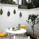 Willkommen In Einem Private Garden Apartament *